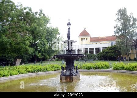 Gjutjärnsfontän ( fontaine d'eau ) au Kungsparken, Malmö, Suède. Banque D'Images