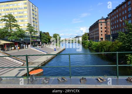 Canal de Rörsjö autour de la vieille ville de Malmö, Suède. Banque D'Images