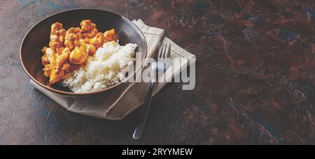 Poulet à la noix de coco au curry avec Rise Banque D'Images