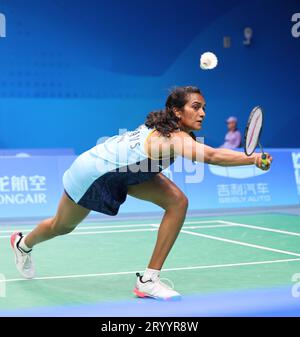 Hangzhou, Chine. 01 octobre 2023. Hangzhou, Zhejiang, Chine : Jeux asiatiques, Hangzhou, Chine. Les femmes 3000 Steeplechase, Indias, Parul Chaudhary et Priti ont obtenu respectivement argent et bronze, tandis que Yavi a reçu la médaille d'or crédit : Seshadri SUKUMAR/Alamy Live News Banque D'Images