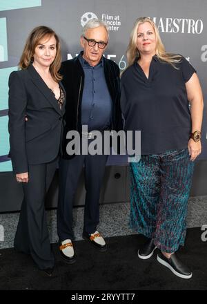 Kristie Macosko Krieger, Fred Berner, Amy Durning assistent à la première du film Maestro lors du 61e Festival du film de New York au David Geffen Hall le 2 octobre 2023 Banque D'Images