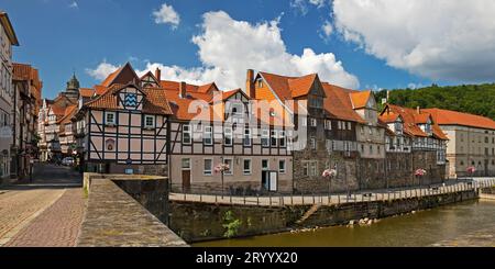 Maisons à colombages sur la rivière Werra, Hannoversch Muenden, Basse-Saxe, Allemagne, Europe Banque D'Images