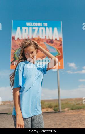 Bienvenue au panneau routier Arizona. Un grand panneau de bienvenue salue les voyages à Paje Canyon, Arizona, États-Unis Banque D'Images