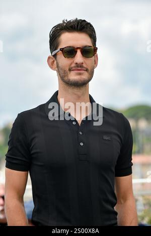 77ème Festival de Cannes, 23 mai 2024 : L’acteur Pierre Niney posant lors de la photocall du film le Comte de Monte Cristo (français : « le Comte de Mo Banque D'Images