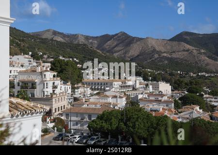 Vue panoramique de Mijas et chaîne de montagnes, Andalousie, Costa del sol, Espagne, Europe Banque D'Images