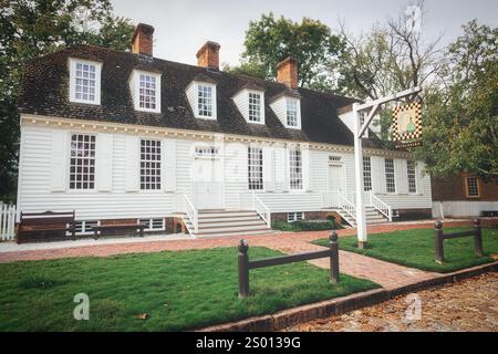 La Wetherburn Tavern sur Duke of Gloucestor Street dans le quartier colonial historique de Williamsburg, Virginie. Banque D'Images