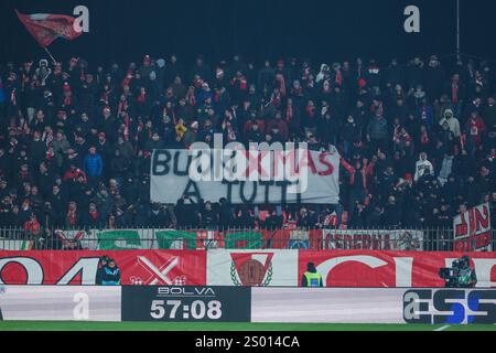 Italien. 22 décembre 2024. Les supporters de l'AC Monza vus lors du match de football de Serie A 2024/25 entre l'AC Monza et le Juventus FC au U-Power Stadium crédit : dpa/Alamy Live News Banque D'Images