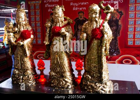 Hok Lok Siew Dieu de la richesse ou Shou lu Fu divinité de la fortune pour les thaïlandais voyageurs voyage visite respect bénir mystique au temple de manée de Wat Chula o Banque D'Images