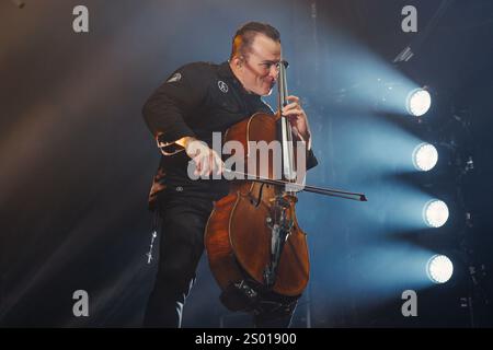 Barcelone, Espagne. 19 novembre 2024. Apocalyptica (groupe de metal symphonique d'Helsinki, Finlande) joue Metallica par four Cellos au Razzmatazz. Banque D'Images