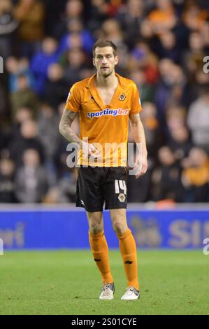 Roger Johnson de Wolverhampton Wanderers avec sa chemise déchirée. Football - Npower Football League Championship - Wolverhampton Wanderers v Birmingham City Banque D'Images