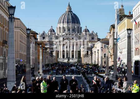 Roma, Italie. 23 décembre 2024. Inaugurazione della nuova Piazza Pia ed il sottopassaggio per il traffico che libera l'area antistante via della Cociliazione- Luned&#xec ; 23 décembre 2024 - Cronaca - (foto di Cecilia Fabiano/LaPresse) inauguration à l'occasion du Jubilé de la nouvelle place Pia en face du Vatican &#x2014 ; Rome, Italie - lundi 23, 2024 - News - (photo par Cecilia Fabiano/LaPresse/LaPresse) AlPresse Banque D'Images