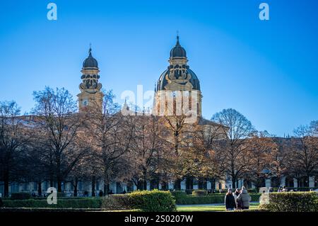 MUNICH, ALLEMAGNE - 2 DÉCEMBRE 2024 : le Hofgarten (jardin de la cour) est un jardin dans le centre de Munich, situé entre la Residenz et l'Englischer Banque D'Images