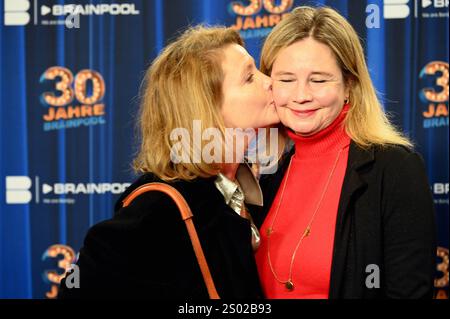 Schauspielerin Annette Frier und ihre Schwester und managerin Sabine Frier kommt zur Veranstaltung 30 Jahre TV Filmproduktionsgesellschaft Brainpool TV *** L'actrice Annette Frier et sa sœur et manager Sabine Frier assistent à l'événement 30 ans de la société de production télévisée Brainpool TV Banque D'Images