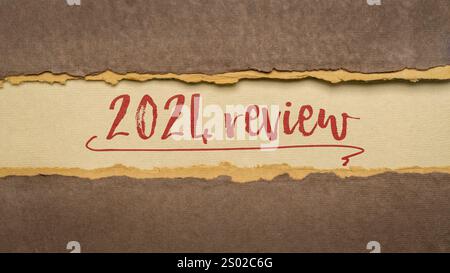 bilan de l'année 2024 - texte sur papier d'art, concept commercial de fin d'année Banque D'Images