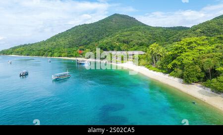 Aerial Fitzroy Island Beach and Resort Banque D'Images