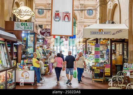 Livourne Italie, via Buontalenti, Mercato delle Vettovaglie marché central, Mercato centrale, couvert intérieur, café, Caseificio Busti, fromagerie, local sp Banque D'Images