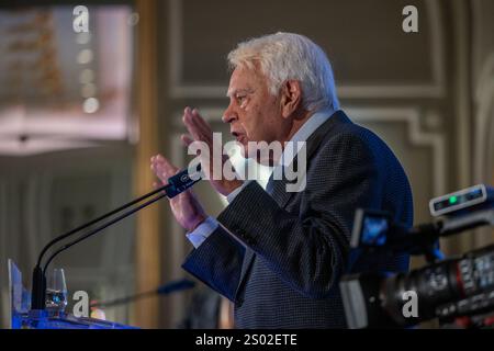 Madrid, Espagne. 23 décembre 2024. Felipe González, ancien président du gouvernement espagnol, prend la parole lors d’un petit-déjeuner informatif organisé par Nueva Economía Forum dans un hôtel du centre de Madrid. Crédit : SOPA images Limited/Alamy Live News Banque D'Images