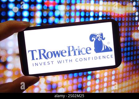 Pologne. 23 décembre 2024. Dans cette illustration photo, le logo de la société T. Rowe Price Group Inc est affiché sur un écran de téléphone intelligent. Crédit : SOPA images Limited/Alamy Live News Banque D'Images