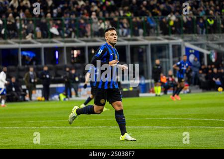 Lautaro Martinez en action lors du match de Serie A entre le FC Internazionale et Côme le 23 décembre 2024 au stade Giuseppe Meazza de Milan, en Italie Banque D'Images