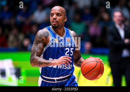 Francfort-sur-le-main, Allemagne. 23 décembre 2024. Jacob Knauf (Skyliners Frankfurt, #25) Am Ball, GER, Skyliners Frankfurt v. ratiopharm Ulm, easycredit BBL, Basketball, Bundesliga, 12. Spieltag, Spielzeit 2024/2025, 23.12.2024. Foto : Eibner-Pressefoto/Florian Wiegand crédit : dpa/Alamy Live News Banque D'Images