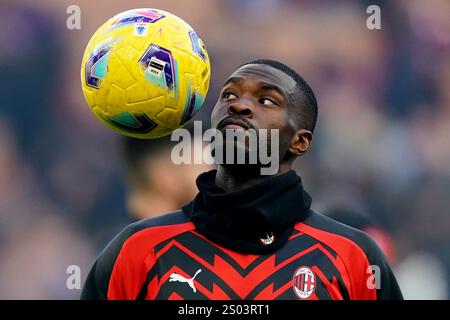 Milan, Italie. 17 décembre 2023. Foto Spada/LaPresse 17 dicembre 2023 - Milano, Italia - sport, calcio - Milan vs Monza - Campionato Italiano di calcio Serie A TIM 2023/2024 - Stadio San Siro. Nella foto : Fikayo Tomori (AC Milan) ; 17 décembre 2023 Milan, Italie - sport, calcio - Milan vs Monza - Championnat italien de football de série A 2023/2024 - stade San Siro. Sur la photo : Fikayo Tomori (AC Milan) ; crédit : LaPresse/Alamy Live News Banque D'Images