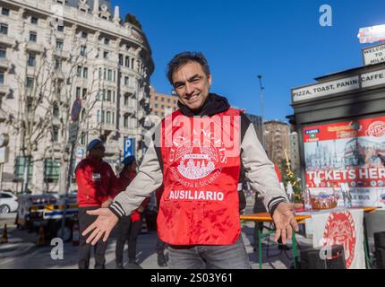 Milan, Italie. 24 décembre 2024. Preghiera interreligiosa con i City Angels davanti alla Stazione centrale Marco Ligabue - Milano, Italia - Martedì, 24 Dicembre 2024 (foto Stefano Porta/LaPresse) prière interreligieuse avec les City Angels devant la gare centrale - Milan, Italie - mardi 24 décembre 2024 (photo Stefano Porta/LaPresse) crédit : LaPresse/Alamy Live News Banque D'Images