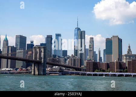 Pont de Brooklyn New york vue sur manhattan depuis la croisière en bateau East River Banque D'Images