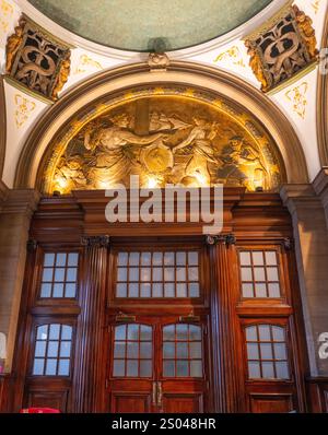 L'intérieur du café du World Museum, William Brown Street, Liverpool. Photo en décembre 2024. Banque D'Images