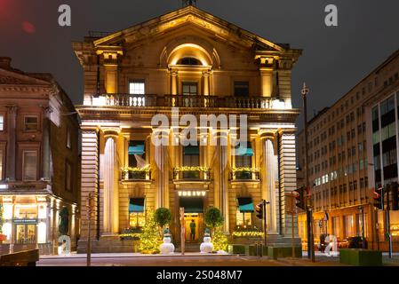 The Ivy Restaurant, 31 Castle Street, Liverpool. Ancien bâtiment de la Banque d'Angleterre, achevé en 1848. Photographié ici en décembre 2024. Banque D'Images
