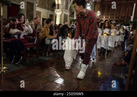 New York, États-Unis. 24 décembre 2024, New York City, New York, États-Unis : concours de Noël et Sainte Eucharistie à l'église Saint Barhtolomew. Une célébration sacrée la veille de Noël, impliquant des enfants de la paroisse locale. (Crédit image : © Billy Tompkins/ZUMA Press Wire) USAGE ÉDITORIAL SEULEMENT! Non destiné à UN USAGE commercial ! Crédit : ZUMA Press, Inc/Alamy Live News Banque D'Images