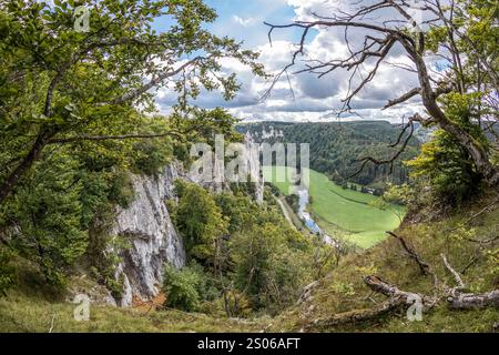 Felsen auf der Schwäbischen Alb im Donautal 20220911tr254 Bergwelten, Fels, Felsen, Berge, Felsklettern, Gebirge, Schwäbische Alb, draussen Stetten am Kalten Markt Baden-Württemberg Deutschland *** rochers dans l'Alb souabe dans la vallée du Danube 20220911tr254 mondes de montagne, rocher, rochers, montagnes, escalade, montagnes, Souabe Alb, plein air Stetten am Kalten Markt Baden Württemberg Allemagne Copyright : xThomasxRathayx Banque D'Images