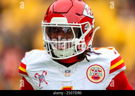 Hookstown, Pennsylvanie, États-Unis. 25 décembre 2024. Le récepteur XAVIER WORTHY (1) des Kansas City Chiefs sourit à un fan avant le match de football de la NFL entre les Steelers de Pittsburgh et les Chiefs de Kansas City à Pittsburgh, en Pennsylvanie. (Crédit image : © Brent Gudenschwager/ZUMA Press Wire) USAGE ÉDITORIAL SEULEMENT! Non destiné à UN USAGE commercial ! Banque D'Images