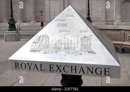 Information Pyramid, Jubilee Walkway, The Royal Exchange, Londres, Angleterre, ROYAUME-UNI Banque D'Images