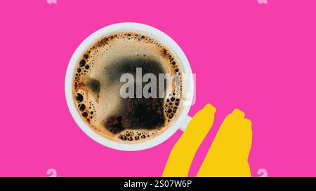 Collage d'art contemporain. La main jaune atteint pour la tasse blanche remplie de café noir sur fond rose vif. Matinées douillettes. Banque D'Images