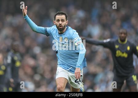 Bernardo Silva de Manchester City réagit lors du match de premier League Manchester City vs Everton au stade Etihad, Manchester, Royaume-Uni, 26 décembre 2024 (photo Mark Cosgrove/News images) Banque D'Images