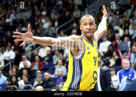 Berlin, Deutschland. 26 décembre 2024. 26.12.2024, Uber-Arena, Berlin, DEU, EuroLeague-Basketball-action, ALBA vs. Real Madrid, im Bild LOUIS OLINDE (ALBA Berlin #19) Foto : Juergen Engler/nordphoto GmbH/dpa/Alamy Live News Banque D'Images