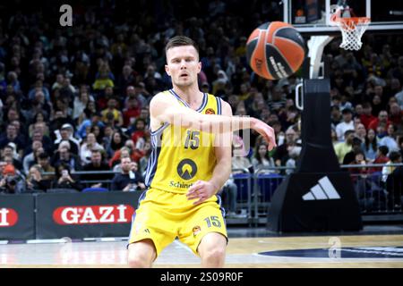 Berlin, Deutschland. 26 décembre 2024. 26.12.2024, Uber-Arena, Berlin, DEU, EuroLeague-Basketball-action, ALBA vs. Real Madrid, im Bild Martin Hermannsson (ALBA Berlin #15) Foto : Juergen Engler/nordphoto GmbH/dpa/Alamy Live News Banque D'Images