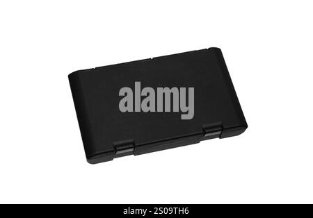 Boîtier en plastique noir, rectangulaire, fermé avec charnières, isolé sur fond blanc, adapté au stockage de petits objets ou outils. Banque D'Images