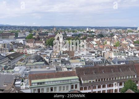Bâle, Suisse - vue du centre-ville de Bâle vue depuis les hauteurs des tours de la tour Basel Minster. Banque D'Images