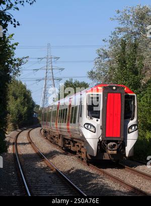 Transport for Wales CAF construit le train 197013 de classe 197 circulant sur la ligne de chemin de fer de Borderlands Banque D'Images