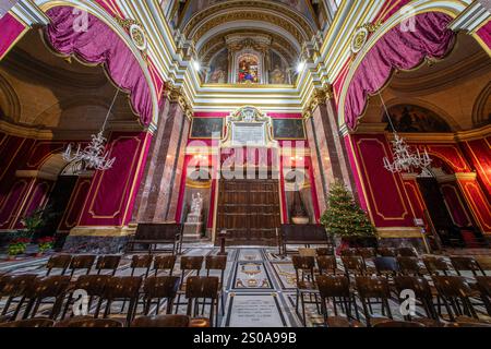 MDINA, MALTE - 19 décembre 2024 : L'église de l'Annonciation, également connue sous le nom d'église des Carmélites, est une église baroque du Prieuré de notre-Dame du Mont Banque D'Images