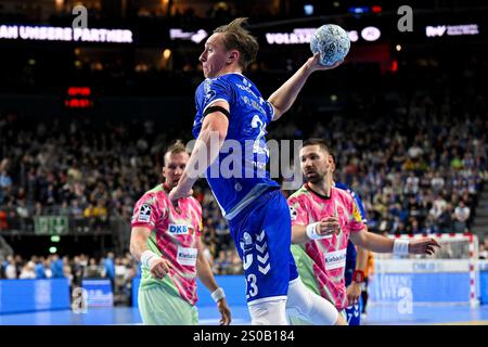 DAIKIN HBL - 24/25 -17. Spieltag : VFL Gummersbach gegen Füchse Berlin AM 26.12.2024 in der LANXESS Arena in Köln Gummersbachs Ole Pregler (Nr.23) Foto : osnapix Banque D'Images