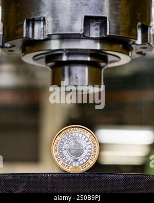 Photo non datée émise par la monnaie royale du 350e anniversaire de l'Observatoire royal, Greenwich £2 coin, l'une des cinq nouvelles pièces commémorant les jalons et anniversaires nationaux à venir en 2025. Les pièces seront disponibles dans une gamme de métaux précieux et de finitions de base. Date d'émission : vendredi 27 décembre 2024. Banque D'Images