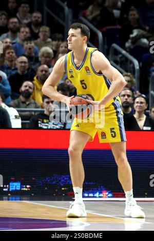 Berlin, Deutschland. 26 décembre 2024. 26.12.2024, Uber-Arena, Berlin, DEU, EuroLeague-Basketball-action, ALBA vs. Real Madrid, im Bild Yanni Wetzell (ALBA Berlin #5) Foto : Juergen Engler/nordphoto GmbH/dpa/Alamy Live News Banque D'Images