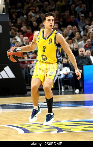 Berlin, Deutschland. 26 décembre 2024. 26.12.2024, Uber-Arena, Berlin, DEU, EuroLeague-Basketball-action, ALBA vs. Real Madrid, im Bild Matteo Spagnolo (ALBA Berlin #3) Foto : Juergen Engler/nordphoto GmbH/dpa/Alamy Live News Banque D'Images