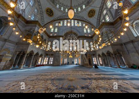 Une belle vue sur le Nuruosmaniye Camii, la mosquée près du Grand Bazar à Istanbul, Turquie Banque D'Images