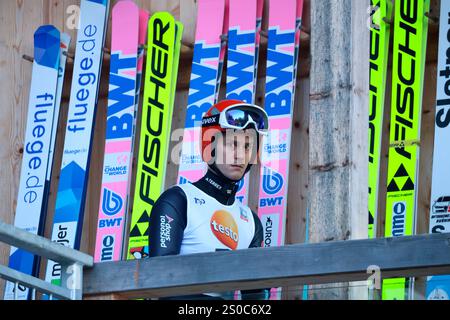 Titisee Neustadt, Allemagne. 13 décembre 2024. Stephan Leyhe (SC Willingen) beim FIS Skisprung-Weltcup Superteam Herren in Neustadt crédit : dpa/Alamy Live News Banque D'Images