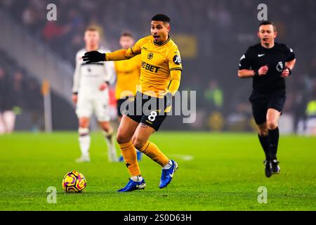 Wolverhampton, Royaume-Uni. 26 décembre 2024. Joao Gomes des Wolverhampton Wanderers lors du match de Wolverhampton Wanderers FC contre Manchester United FC English premier League au Molineux Stadium, Wolverhampton, Angleterre, Royaume-Uni le 26 décembre 2024 Credit : Every second Media/Alamy Live News Banque D'Images