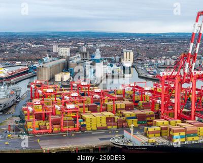 Terminal à conteneurs Liverpool2 Seaforth sur la rivière Mersey, Liverpool, Merseyside, Angleterre Banque D'Images