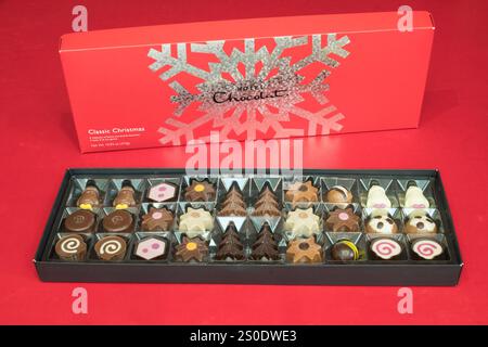Une boîte de bonbons au chocolat Hotel chocolat Classic Christmas Sleekster Banque D'Images